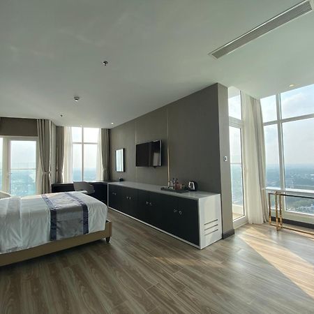 Diamond Stars Ben Tre Hotel Exterior foto A bedroom at the hotel