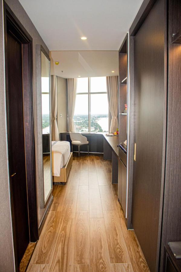 Diamond Stars Ben Tre Hotel Exterior foto A room at the hotel