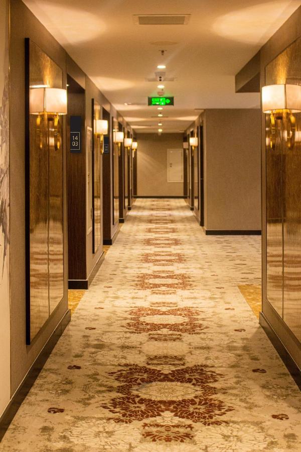 Diamond Stars Ben Tre Hotel Exterior foto A corridor in a hotel