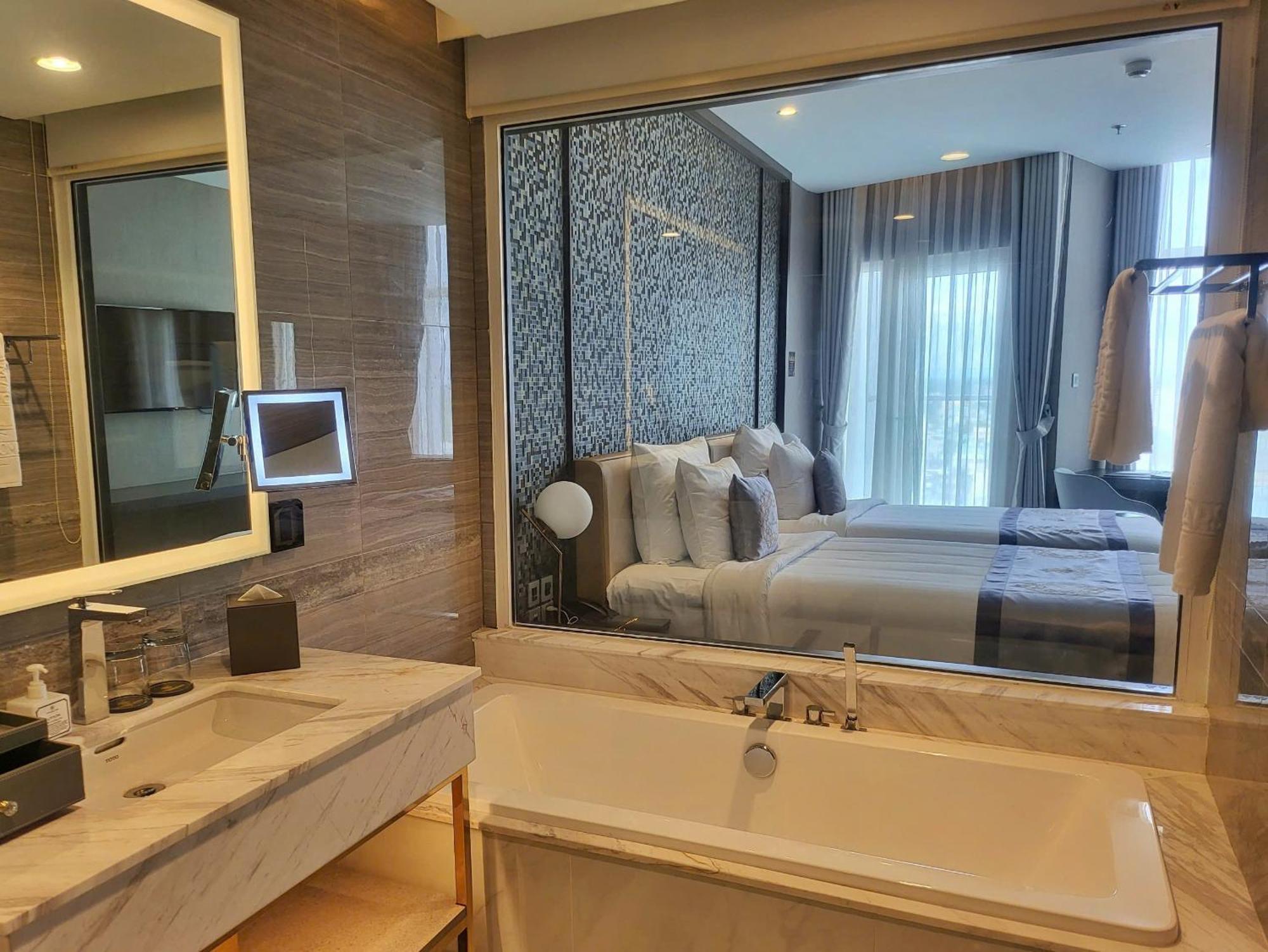 Diamond Stars Ben Tre Hotel Exterior foto Bathroom