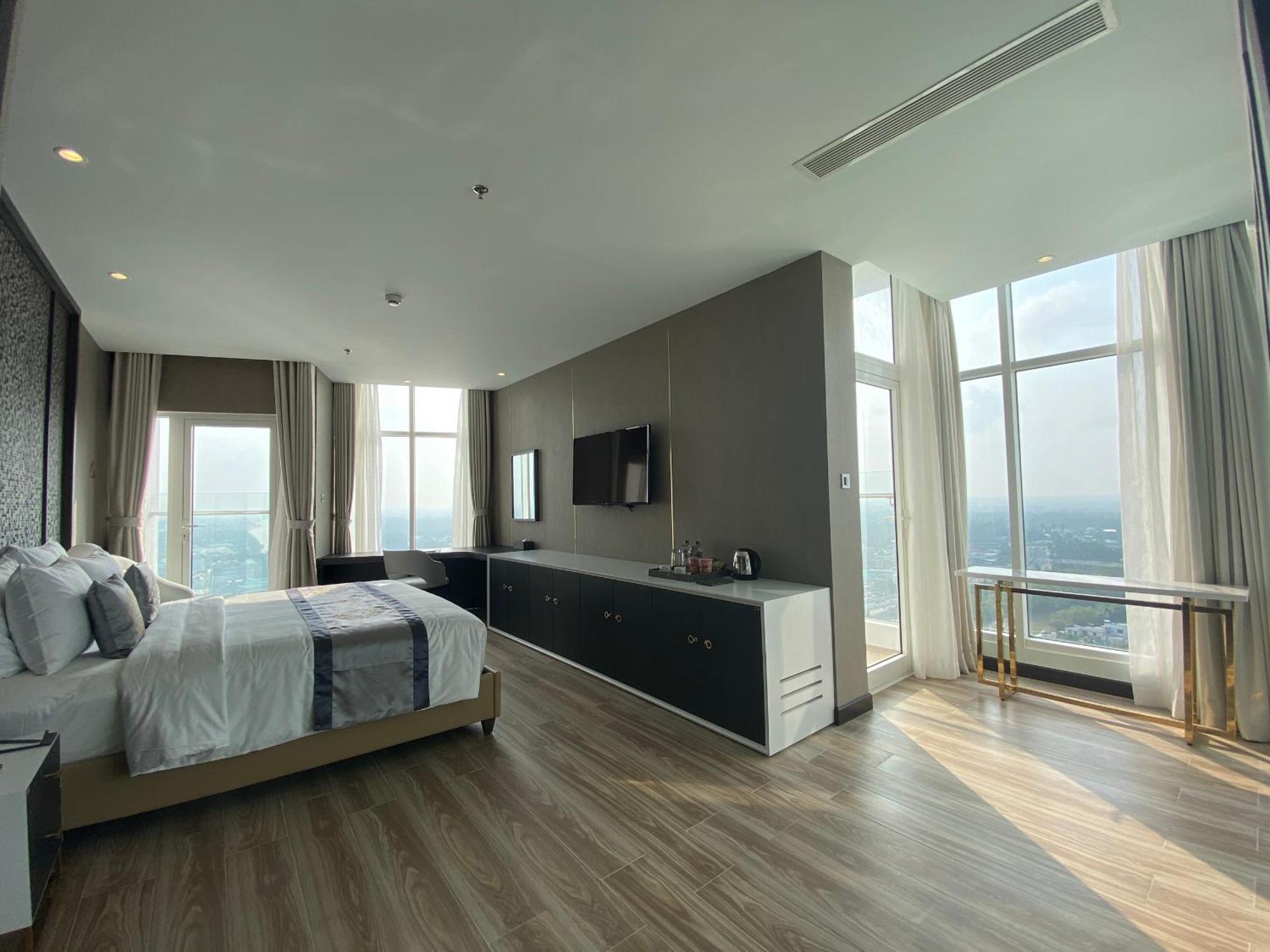 Diamond Stars Ben Tre Hotel Exterior foto A bedroom at the hotel